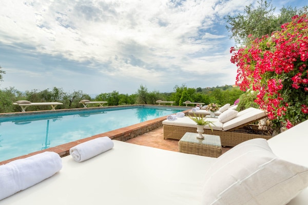 Foto van Boerderij in Toscaanse stijl in Capannori - Vakantiehuis in Capannori - PoolOfHouse