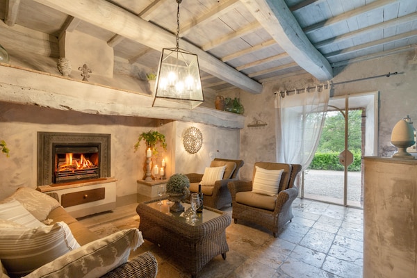 Foto van Boerderij in Toscaanse stijl in Capannori - Vakantiehuis in Capannori - LivingRoom