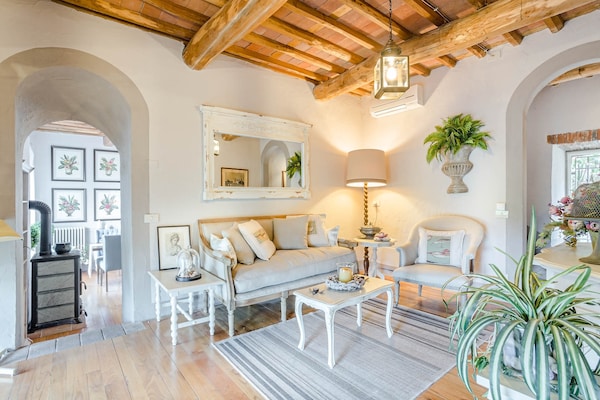 Foto van Boerderij in Toscaanse stijl in Capannori - Vakantiehuis in Capannori - LivingRoom