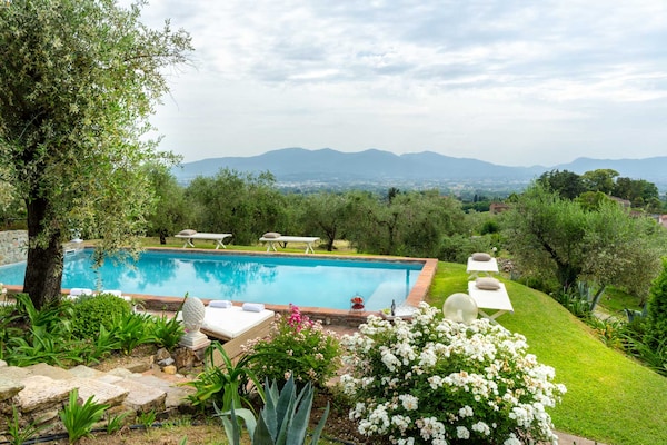 Foto van Boerderij in Toscaanse stijl in Capannori - Vakantiehuis in Capannori - PoolOfHouse