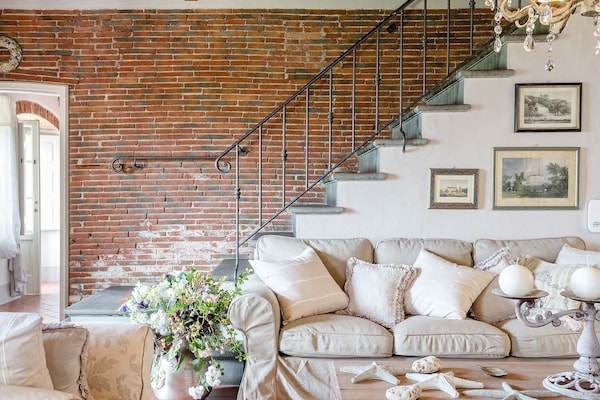 Foto van Boerderij in Toscaanse stijl in Capannori - Vakantiehuis in Capannori - LivingRoom