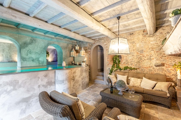 Foto van Boerderij in Toscaanse stijl in Capannori - Vakantiehuis in Capannori - LivingRoom