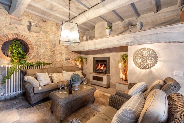 Foto van Boerderij in Toscaanse stijl in Capannori - Vakantiehuis in Capannori - LivingRoom