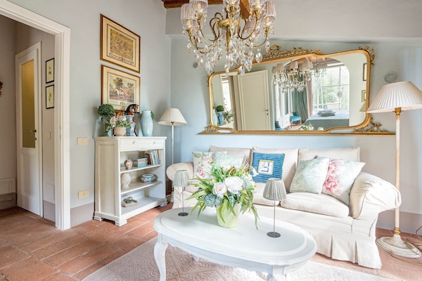 Foto van Boerderij in Toscaanse stijl in Capannori - Vakantiehuis in Capannori - LivingRoom