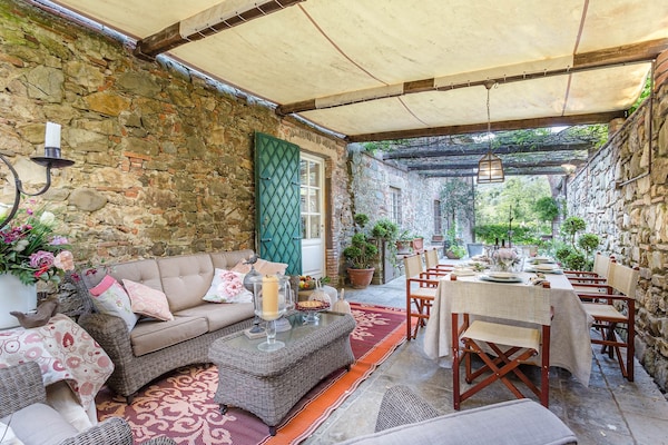 Foto van Boerderij in Toscaanse stijl in Capannori - Vakantiehuis in Capannori - LivingRoom