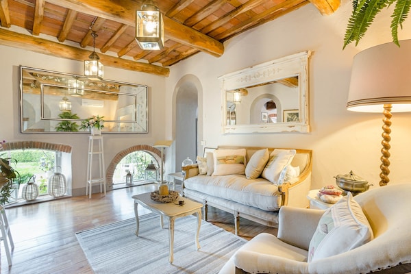 Foto van Boerderij in Toscaanse stijl in Capannori - Vakantiehuis in Capannori - LivingRoom
