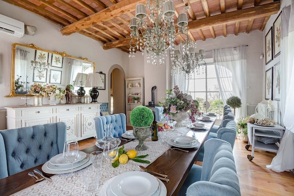 Foto van Boerderij in Toscaanse stijl in Capannori - Vakantiehuis in Capannori - DiningRoom