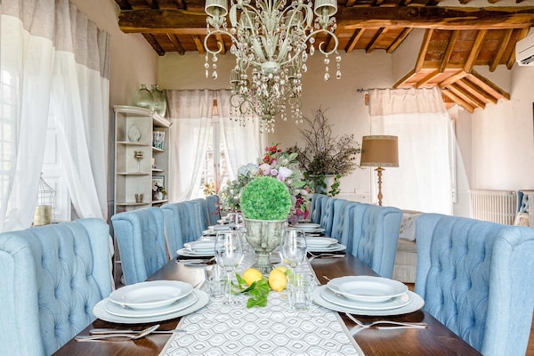 Foto van Boerderij in Toscaanse stijl in Capannori - Vakantiehuis in Capannori - DiningRoom