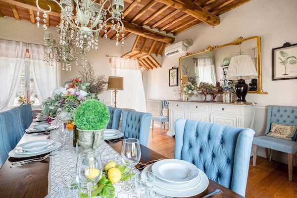 Foto van Boerderij in Toscaanse stijl in Capannori - Vakantiehuis in Capannori - DiningRoom