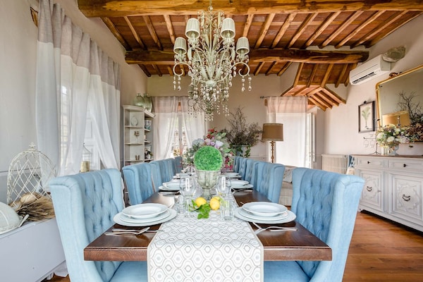 Foto van Boerderij in Toscaanse stijl in Capannori - Vakantiehuis in Capannori - DiningRoom