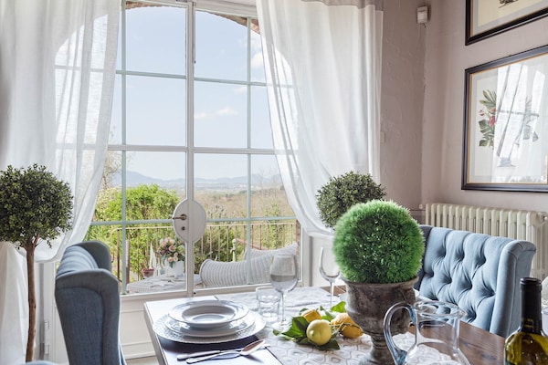 Foto van Boerderij in Toscaanse stijl in Capannori - Vakantiehuis in Capannori - DiningRoom