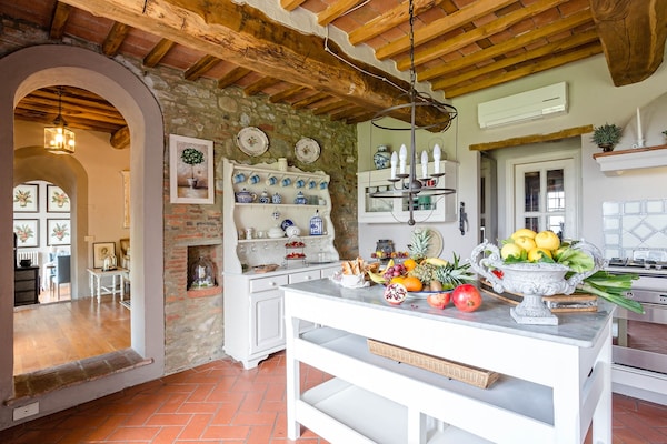 Foto van Boerderij in Toscaanse stijl in Capannori - Vakantiehuis in Capannori - Kitchen