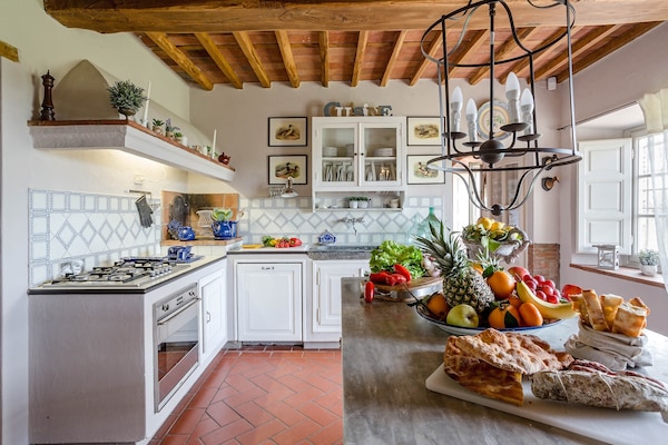 Foto van Boerderij in Toscaanse stijl in Capannori - Vakantiehuis in Capannori - Kitchen