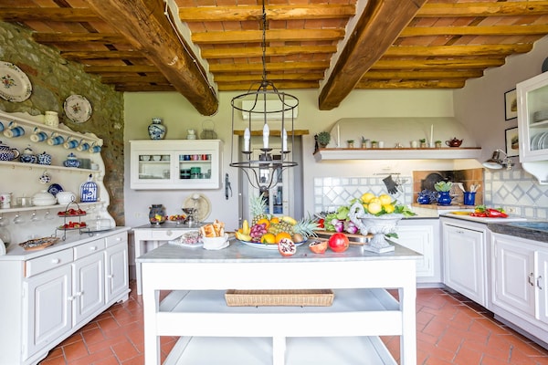 Foto van Boerderij in Toscaanse stijl in Capannori - Vakantiehuis in Capannori - Kitchen