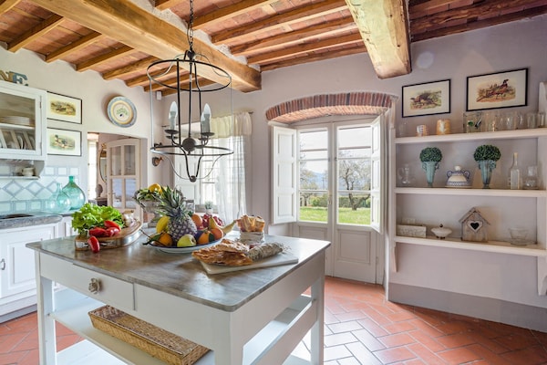 Foto van Boerderij in Toscaanse stijl in Capannori - Vakantiehuis in Capannori - Kitchen