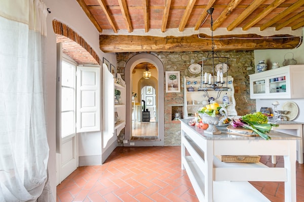 Foto van Boerderij in Toscaanse stijl in Capannori - Vakantiehuis in Capannori - Kitchen