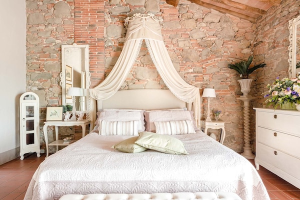 Foto van Boerderij in Toscaanse stijl in Capannori - Vakantiehuis in Capannori - BedRoom