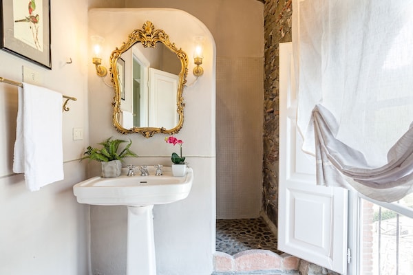 Foto van Boerderij in Toscaanse stijl in Capannori - Vakantiehuis in Capannori - BedRoom