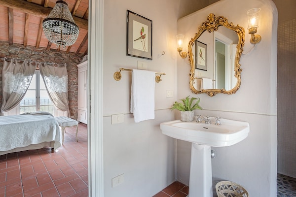 Foto van Boerderij in Toscaanse stijl in Capannori - Vakantiehuis in Capannori - BedRoom