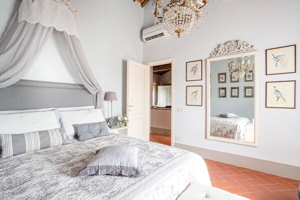Foto van Boerderij in Toscaanse stijl in Capannori - Vakantiehuis in Capannori - BedRoom