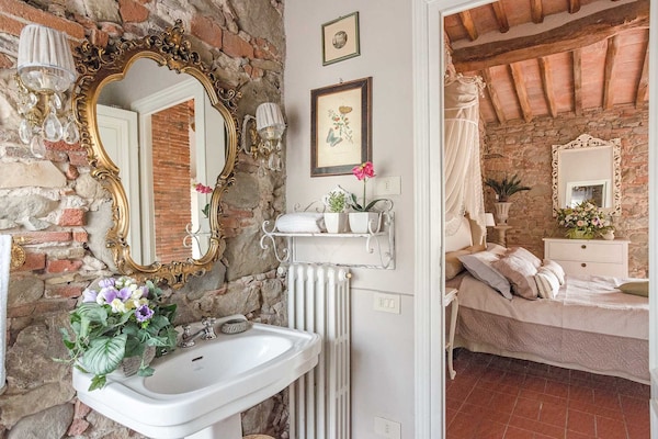 Foto van Boerderij in Toscaanse stijl in Capannori - Vakantiehuis in Capannori - BedRoom