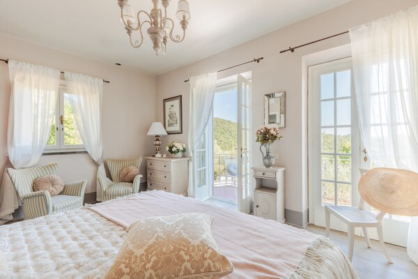 Foto van Toscaanse boerderij met prachtig uitzicht - Vakantiehuis in Capannori - BedRoom