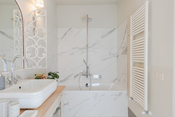 Foto van Toscaanse boerderij met prachtig uitzicht - Vakantiehuis in Capannori - BathRoom