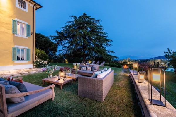 Foto van Villa met 10 slaapkamers in Lucca met zwembad - Vakantiehuis in Montecarlo - ExteriorSummer