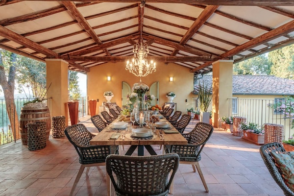 Foto van Villa met 10 slaapkamers in Lucca met zwembad - Vakantiehuis in Montecarlo - TerraceBalcony