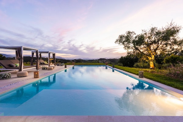 Foto van Villa met 10 slaapkamers in Lucca met zwembad - Vakantiehuis in Montecarlo - PoolOfHouse