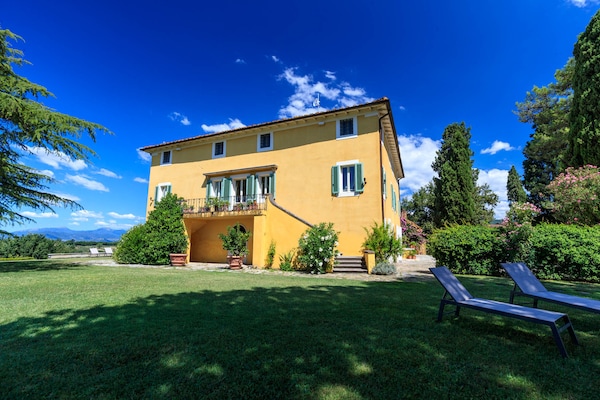 Foto van Villa met 10 slaapkamers in Lucca met zwembad - Vakantiehuis in Montecarlo - PoolOfHouse
