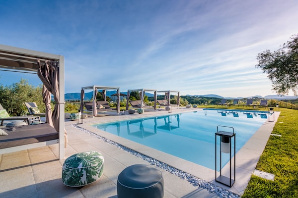 Foto van Villa met 10 slaapkamers in Lucca met zwembad - Vakantiehuis in Montecarlo - PoolOfHouse