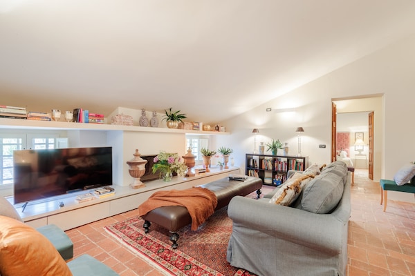 Foto van Villa met 10 slaapkamers in Lucca met zwembad - Vakantiehuis in Montecarlo - LivingRoom