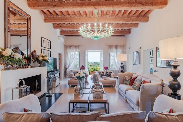 Foto van Villa met 10 slaapkamers in Lucca met zwembad - Vakantiehuis in Montecarlo - LivingRoom