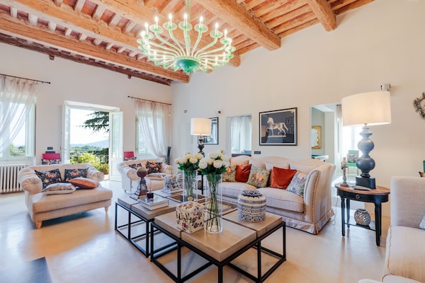 Foto van Villa met 10 slaapkamers in Lucca met zwembad - Vakantiehuis in Montecarlo - LivingRoom