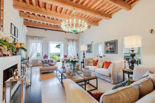 Foto van Villa met 10 slaapkamers in Lucca met zwembad - Vakantiehuis in Montecarlo - LivingRoom