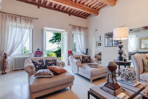Foto van Villa met 10 slaapkamers in Lucca met zwembad - Vakantiehuis in Montecarlo - LivingRoom