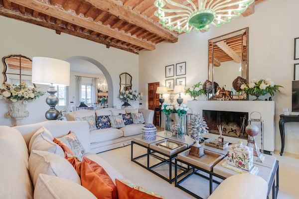 Foto van Villa met 10 slaapkamers in Lucca met zwembad - Vakantiehuis in Montecarlo - LivingRoom