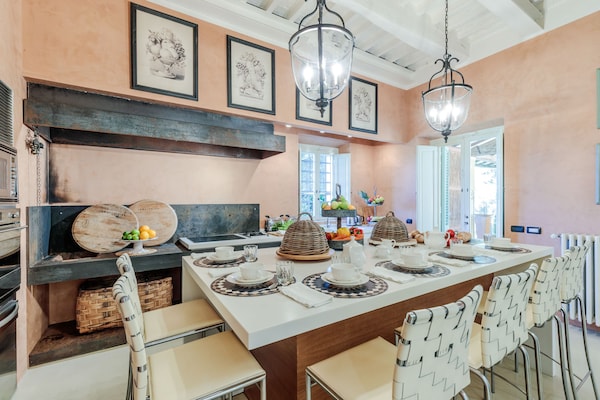 Foto van Villa met 10 slaapkamers in Lucca met zwembad - Vakantiehuis in Montecarlo - DiningRoom
