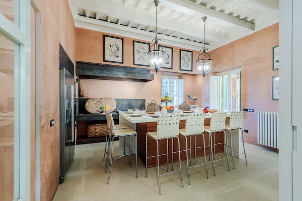Foto van Villa met 10 slaapkamers in Lucca met zwembad - Vakantiehuis in Montecarlo - DiningRoom