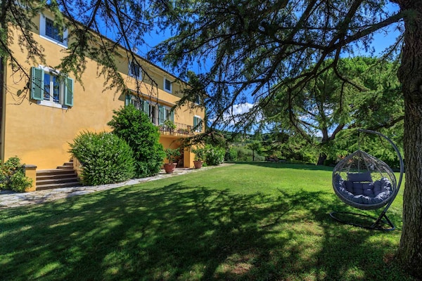 Foto van Villa met 10 slaapkamers in Lucca met zwembad - Vakantiehuis in Montecarlo - ExteriorSummer