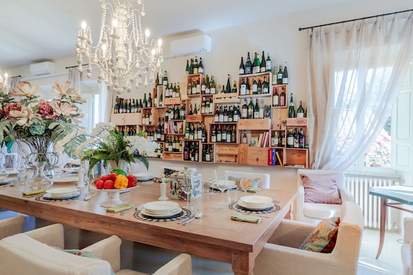 Foto van Villa met 10 slaapkamers in Lucca met zwembad - Vakantiehuis in Montecarlo - DiningRoom