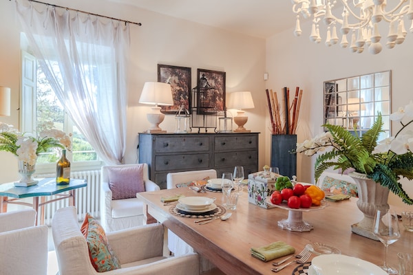 Foto van Villa met 10 slaapkamers in Lucca met zwembad - Vakantiehuis in Montecarlo - DiningRoom