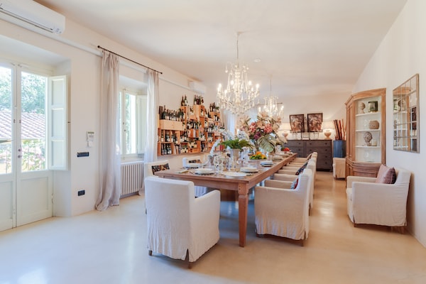 Foto van Villa met 10 slaapkamers in Lucca met zwembad - Vakantiehuis in Montecarlo - DiningRoom