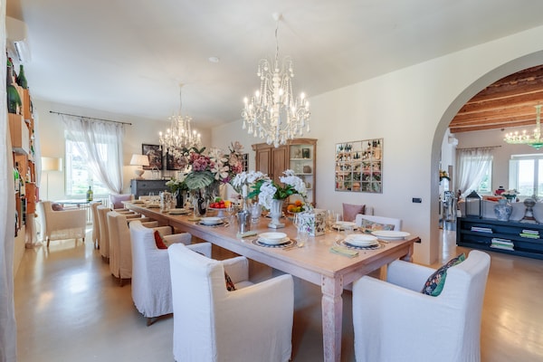 Foto van Villa met 10 slaapkamers in Lucca met zwembad - Vakantiehuis in Montecarlo - DiningRoom