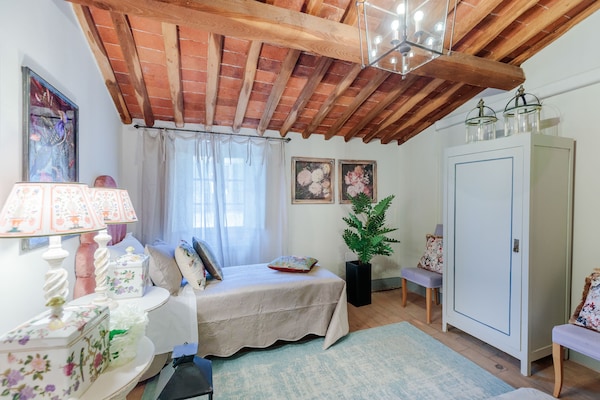 Foto van Villa met 10 slaapkamers in Lucca met zwembad - Vakantiehuis in Montecarlo - BedRoom