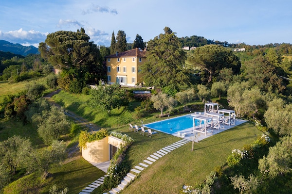Foto van Villa met 10 slaapkamers in Lucca met zwembad - Vakantiehuis in Montecarlo - ExteriorSummer