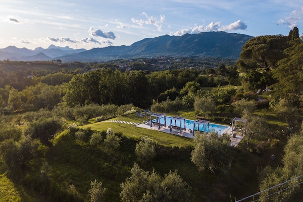 Foto van Villa met 10 slaapkamers in Lucca met zwembad - Vakantiehuis in Montecarlo - ExteriorSummer