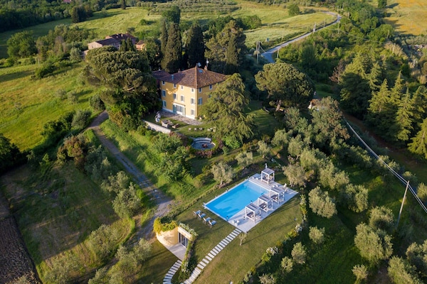 Foto van Villa met 10 slaapkamers in Lucca met zwembad - Vakantiehuis in Montecarlo - ExteriorSummer