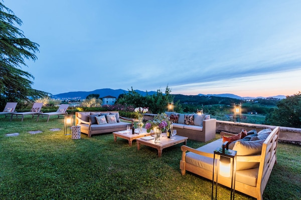 Foto van Villa met 10 slaapkamers in Lucca met zwembad - Vakantiehuis in Montecarlo - TerraceBalcony